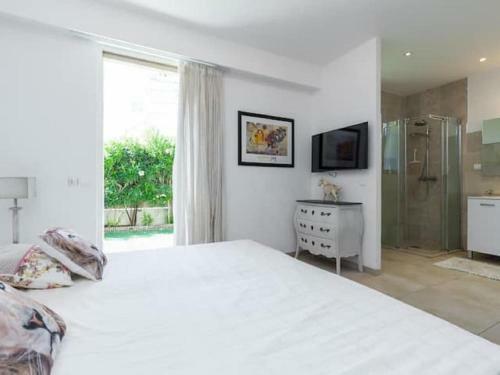 Enticing Villa In Juan-les-pins At 100 M From The Beach