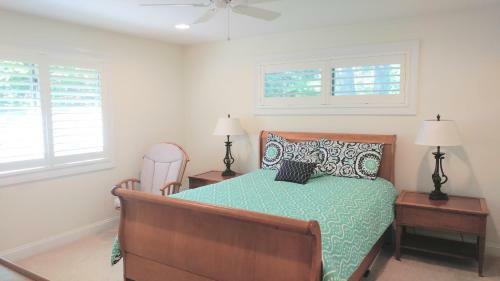 5-br Skylit Contemporary Home On 3 Forested Acres