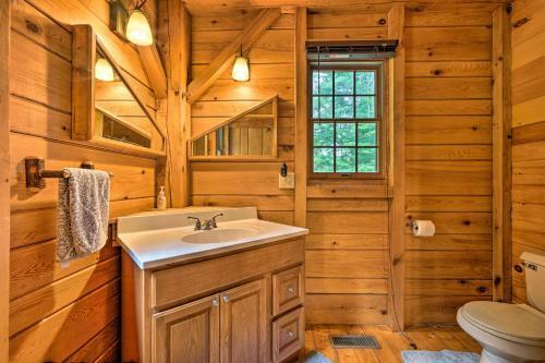 Exquisite Cabin With Deck And Fire Pit, 10 Mi To Lake