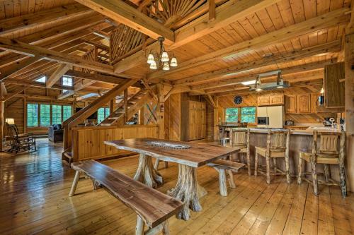 Exquisite Cabin With Deck And Fire Pit, 10 Mi To Lake