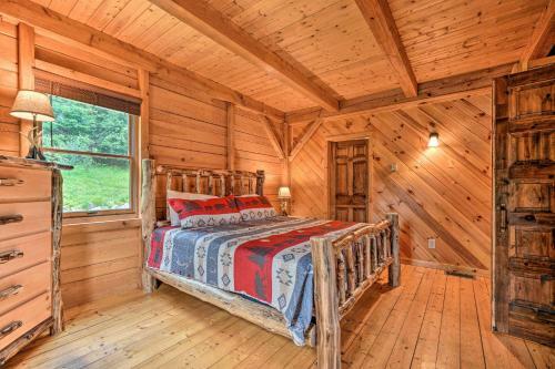 Exquisite Cabin With Deck And Fire Pit, 10 Mi To Lake