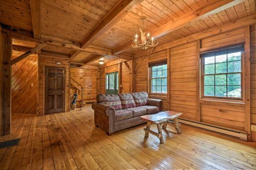 Exquisite Cabin With Deck And Fire Pit, 10 Mi To Lake