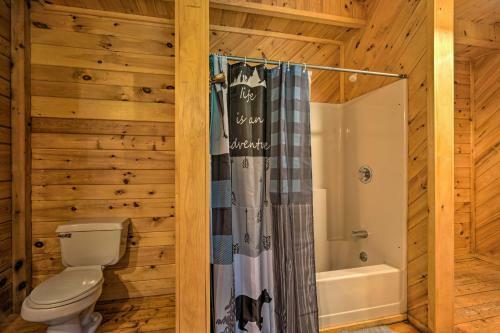 Exquisite Cabin With Deck And Fire Pit, 10 Mi To Lake