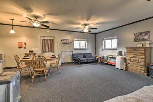 Apartamento Auburn Studio With Yard And Fire Pit About 5 Mi To Lakes!