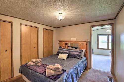 Charming Burdett Home With Grill, Gazebo And Yard