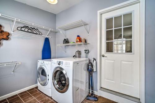 Cozy Finger Lakes Abode In Dtwn Canandaigua!