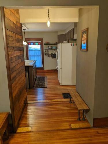 Large Bakery Apartment - Central Downtown Location