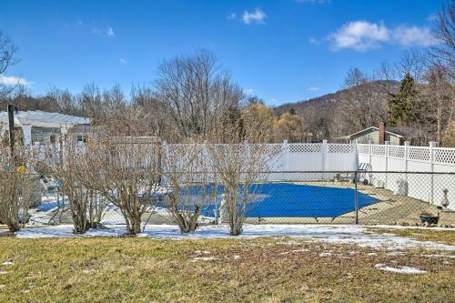 Hopewell Junction Apartment With Private Patio!