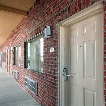 Magnuson Hotel And Suites Baytown