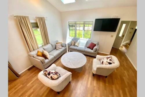 Comfortable Entire House For Rent 4 Bed 3 Baths