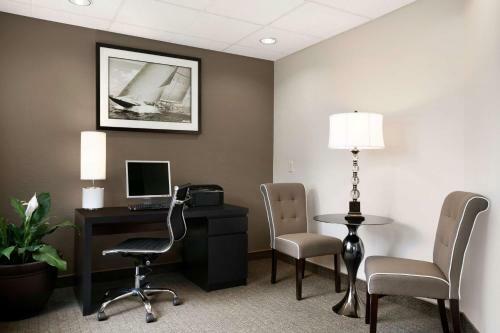 Hotel Super 8 Portland Airport