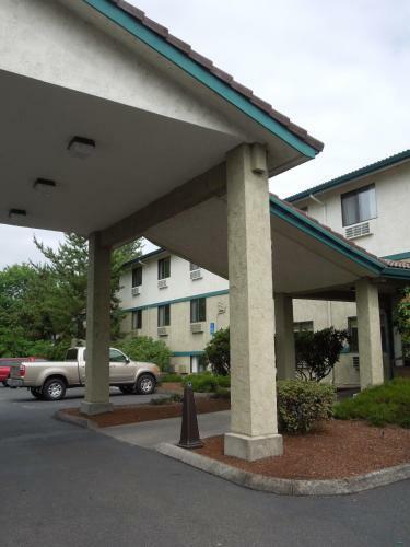 Hotel Super 8 Portland Airport