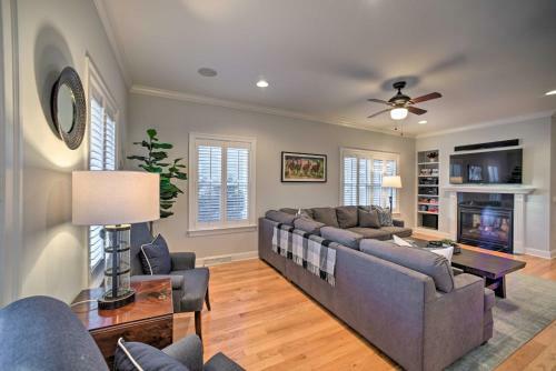 Stunning House With Deck, Game Room And Home Gym!