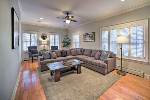 Stunning House With Deck, Game Room And Home Gym!