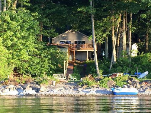 Maple Cottage On Secret Cove In Parkland