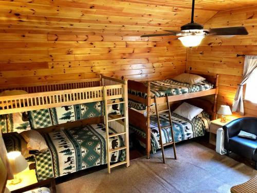 Pine Cottage On Secret Cove In Parkland