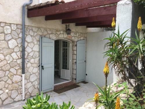 Villa De Charme Avec Vue Superbe � 10 Km De La Mer