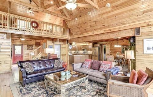 Black Mountain Hilltop Retreat