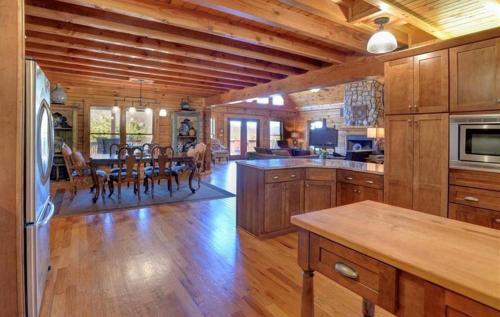 Black Mountain Hilltop Retreat