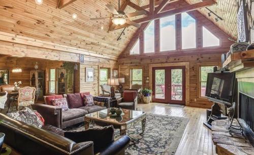 Black Mountain Hilltop Retreat