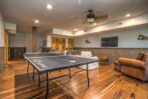 Black Mountain Hilltop Retreat