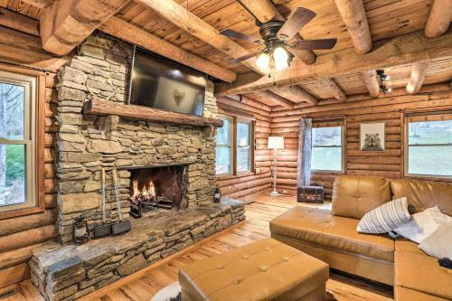 Waynesville Cabin With Deck, Grill And Fire Pit!