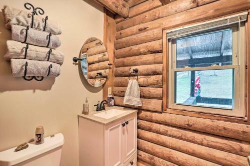 Waynesville Cabin With Deck, Grill And Fire Pit!