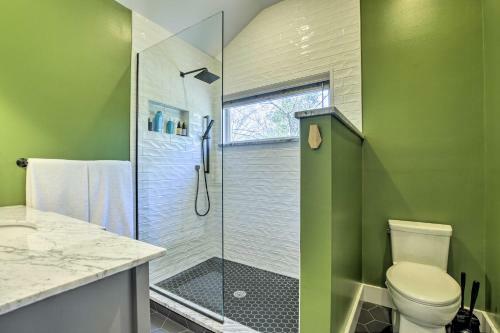 Renovated Carrboro Home With Deck And Fire Pit!