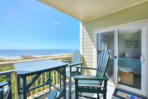 Oak Island Beach Villa 107- Stars & Seas