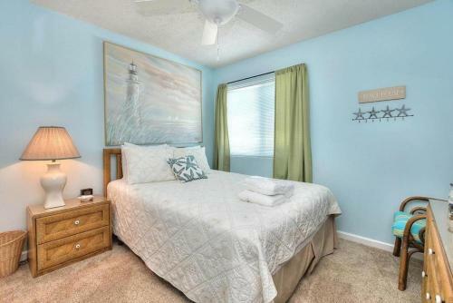 Oak Island Beach Villa 107- Stars & Seas