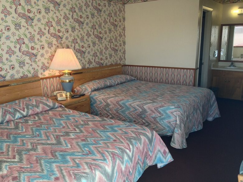 Motel Warrick Plaza Inn