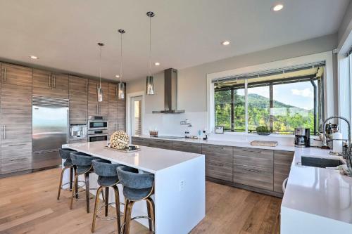 Luxe Asheville Home With Stunning Mountain View