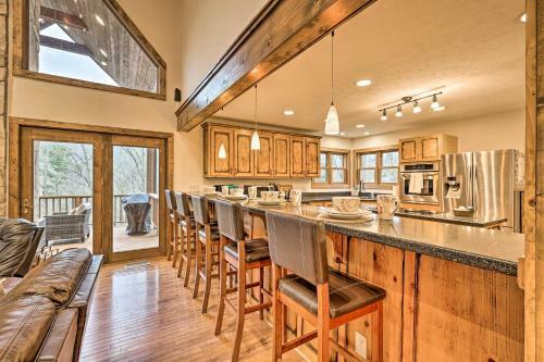 Spacious Elk Park Lodge With Hot Tub And Fire Pit