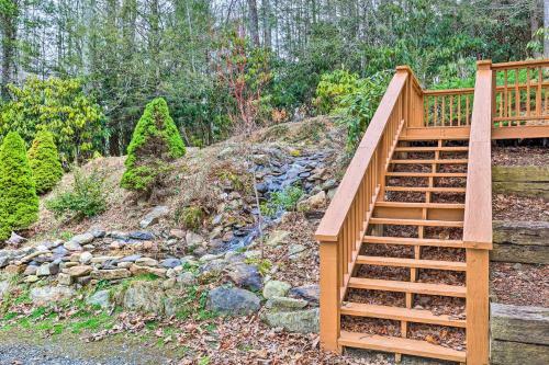 Spacious Elk Park Lodge With Hot Tub And Fire Pit