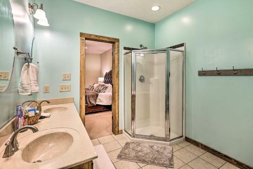 Spacious Elk Park Lodge With Hot Tub And Fire Pit