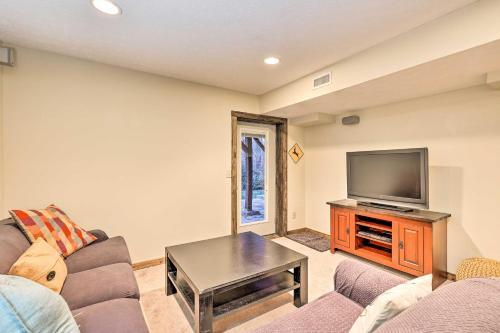 Spacious Elk Park Lodge With Hot Tub And Fire Pit