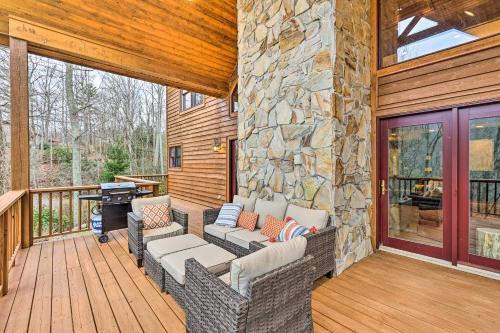 Spacious Elk Park Lodge With Hot Tub And Fire Pit