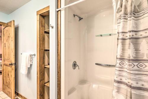 Spacious Elk Park Lodge With Hot Tub And Fire Pit