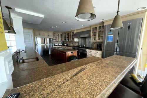 Oceanfront Grandeur In 4x4 Outerbanks - Mark Twain