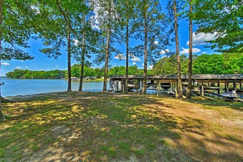 Henrico Hideaway With Lake Access And Boat Slip!