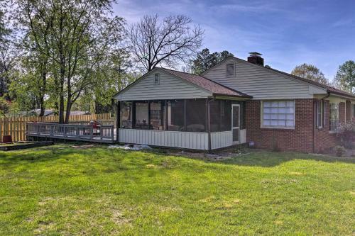 Dog-friendly Home With Yard 1 Mi To Downtown!