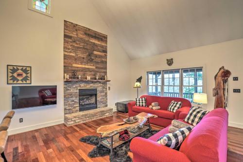 Beautiful Hendersonville Cabin With Mtn Views!