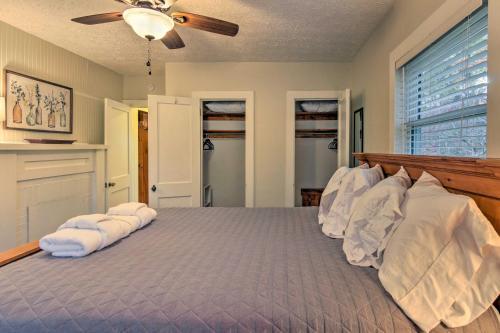 Cute And Cozy Hendersonville Getaway With Yard!