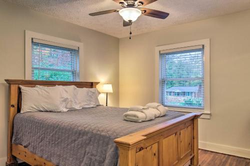Cute And Cozy Hendersonville Getaway With Yard!