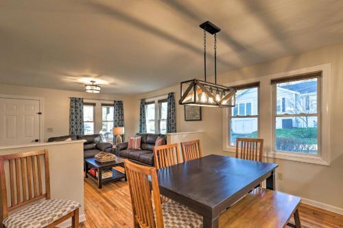 Cozy Hendersonville Home With Deck And Fire Pit!