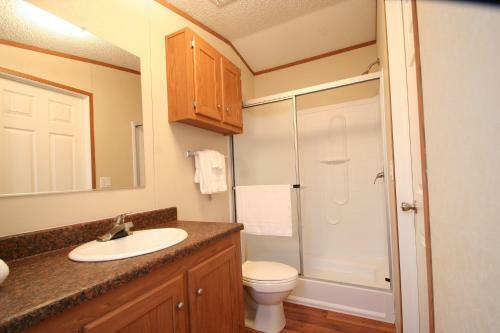 Hostal Eagle Ford Village Suites