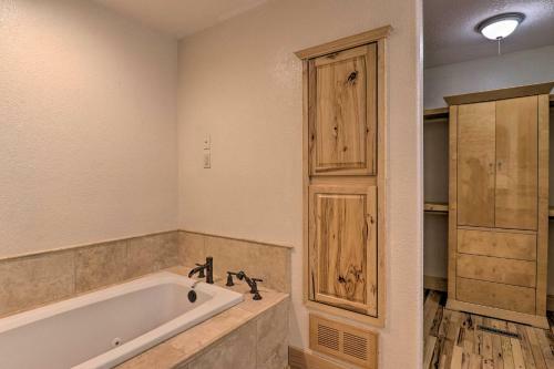 Updated Cabin Less Than 10 Miles To Skiing And Hiking!