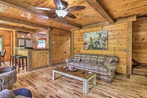 Updated Cabin Less Than 10 Miles To Skiing And Hiking!