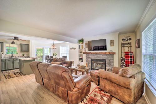 Spacious Cabin Near Ski Resorts And Hiking Trails