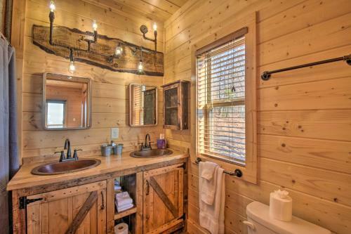 Private Luxury Cabin With Long Range Mtn Views!